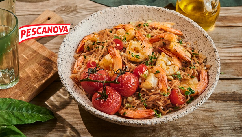 Γαρίδες με γλασαρισμένα ντοματίνια και νουντλς