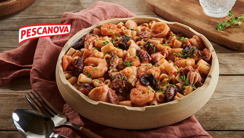 Γιουβέτσι με θαλασσινά και κοφτό μακαρονάκι